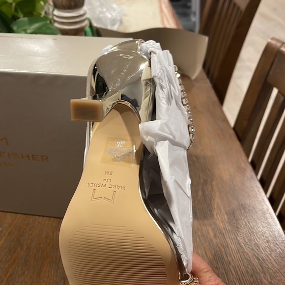 NIB Marc Fisher “Karima” Gold ankle strap sandal. - Picture 8 of 10